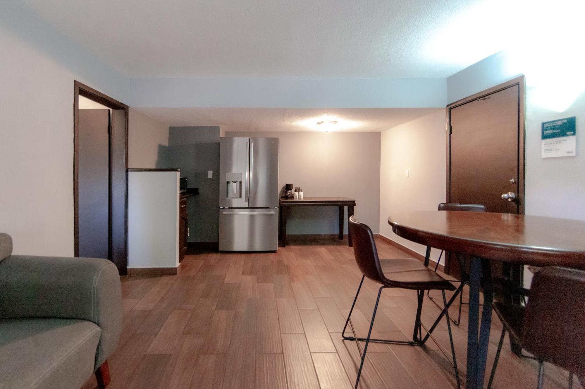 ホテル Inhouse Obregon Ciudad Obregón エクステリア 写真