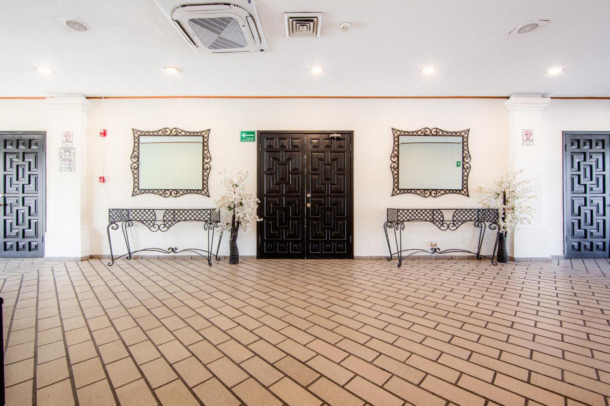 ホテル Inhouse Obregon Ciudad Obregón エクステリア 写真