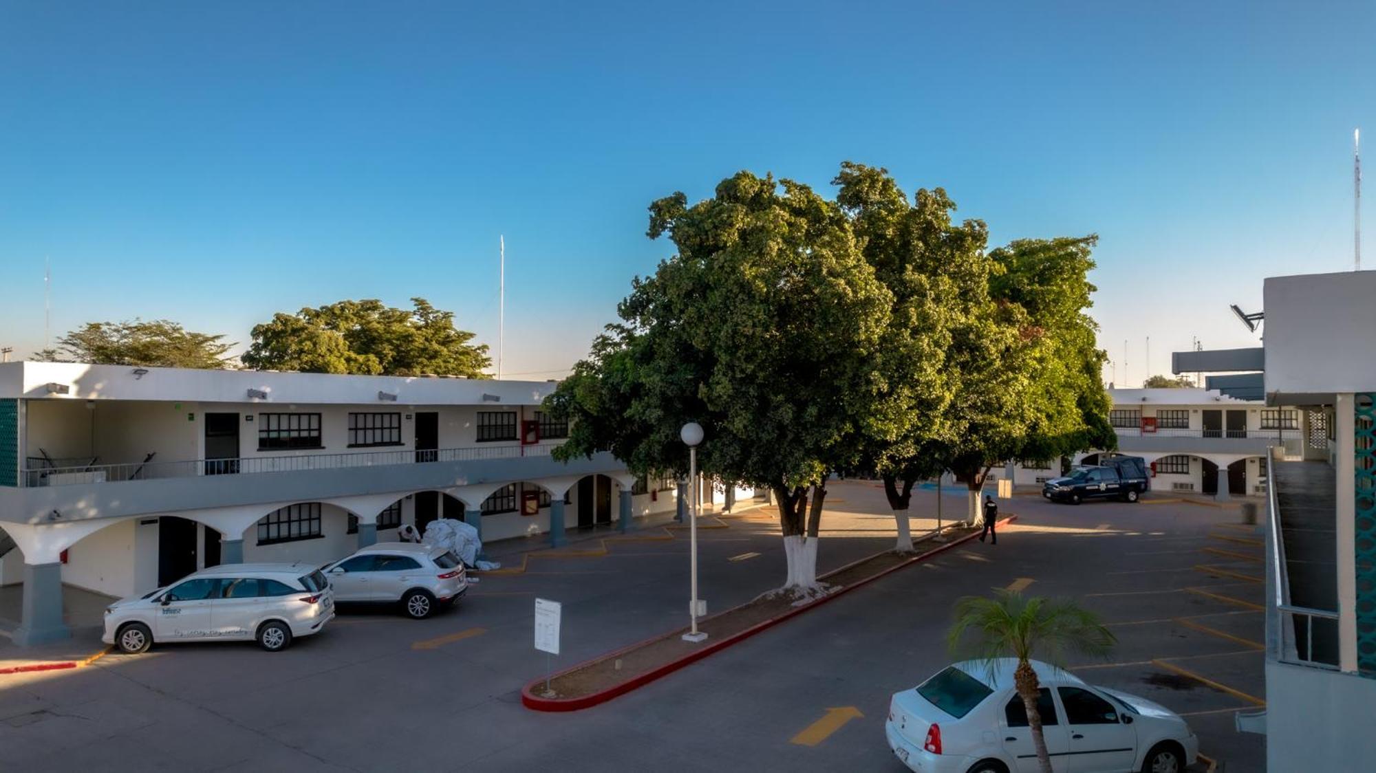 ホテル Inhouse Obregon Ciudad Obregón エクステリア 写真