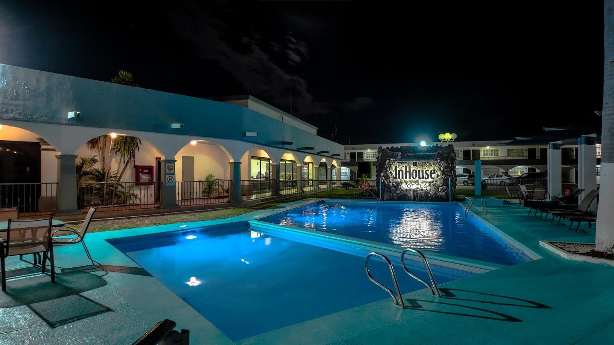 ホテル Inhouse Obregon Ciudad Obregón エクステリア 写真