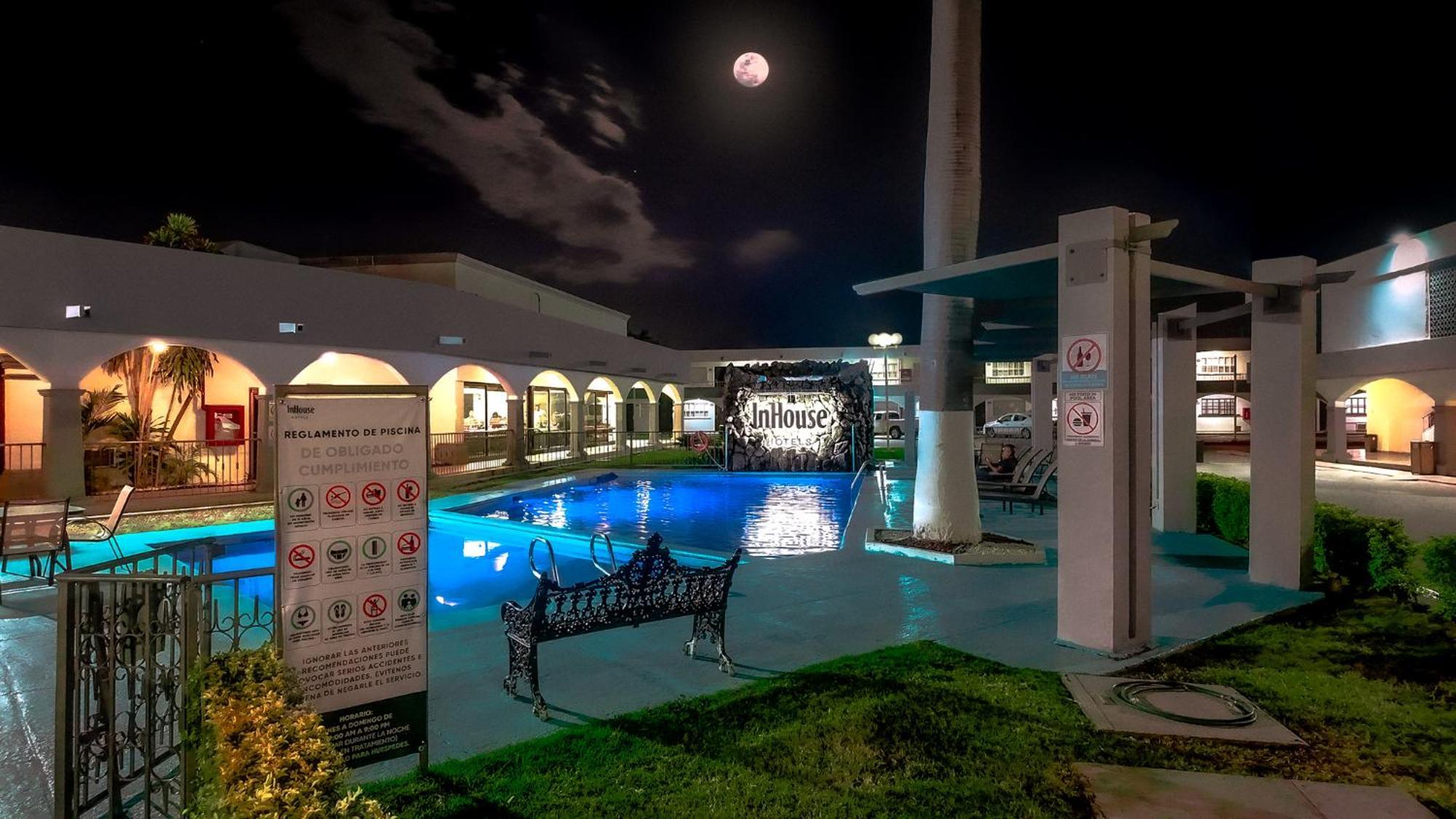 ホテル Inhouse Obregon Ciudad Obregón エクステリア 写真